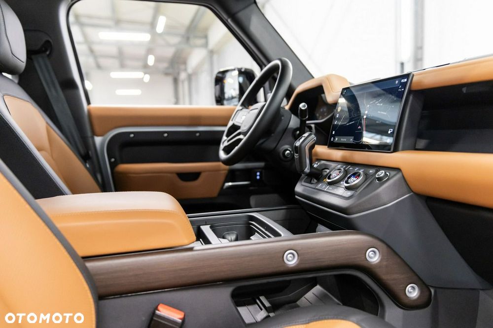 Land Rover Defender 130 D300 X - 33
