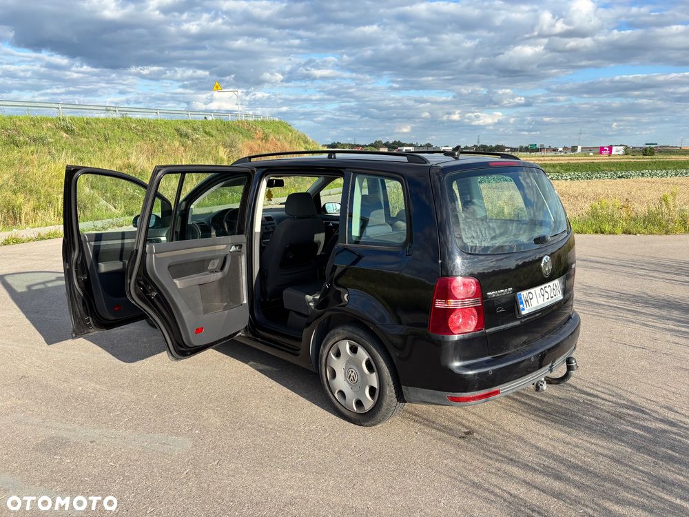 Volkswagen Touran - 15
