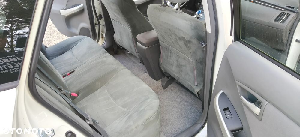 Toyota Prius (Hybrid) Executive - 14