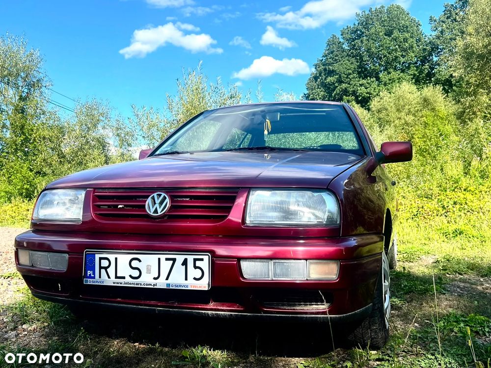 Volkswagen Vento 1.6 GL - 1