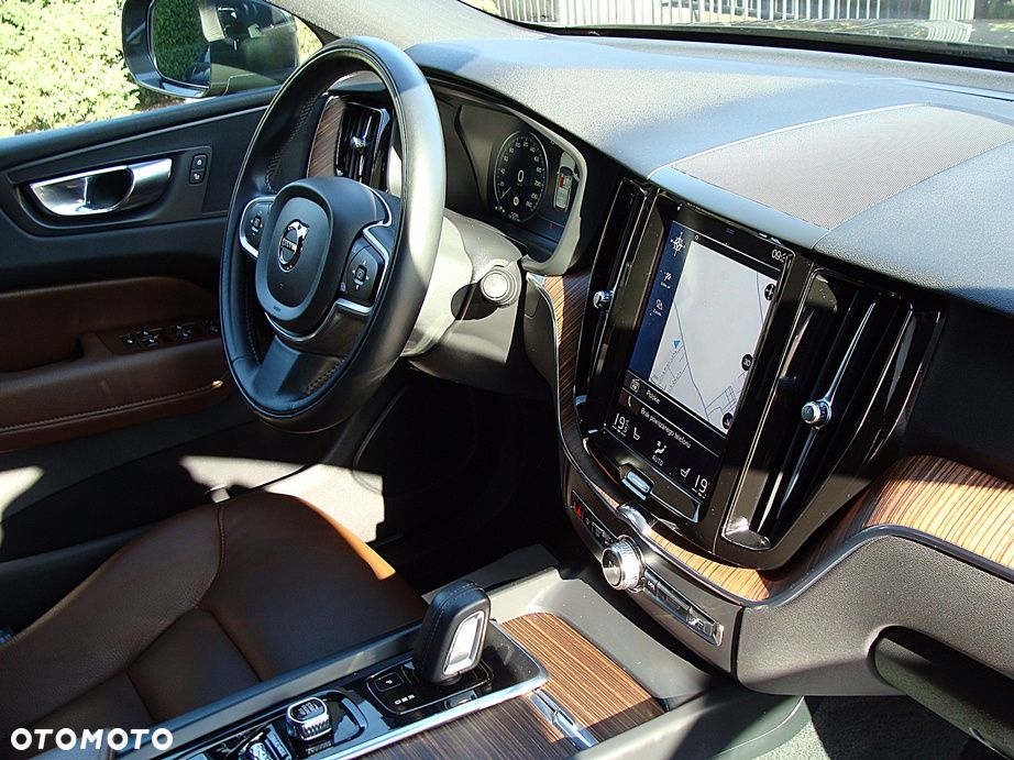 Volvo XC 60 B4 D Ultimate Dark - 11