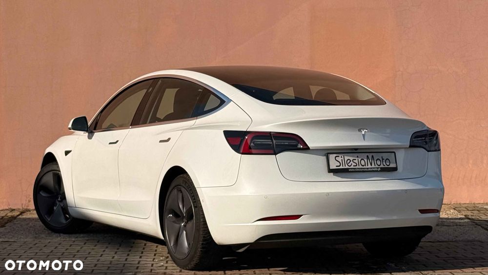 Tesla Model 3 - 3