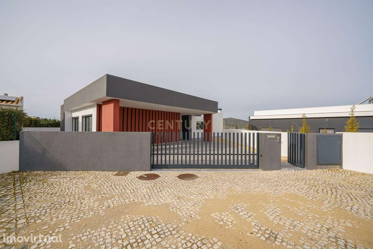 Moradia T3 Térrea a estrear com piscina e vista Serra-Setúbal - Grande imagem: 3/41