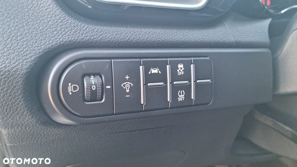 Kia Ceed 1.6 CRDi mHEV L Business Line - 17