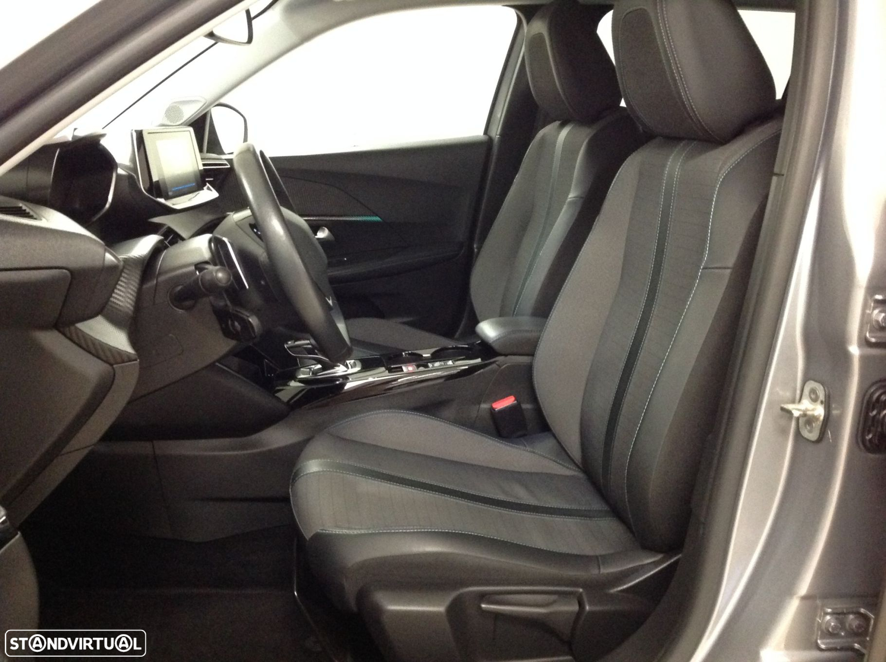 Peugeot 2008 1.2 PureTech Allure EAT8 - 25