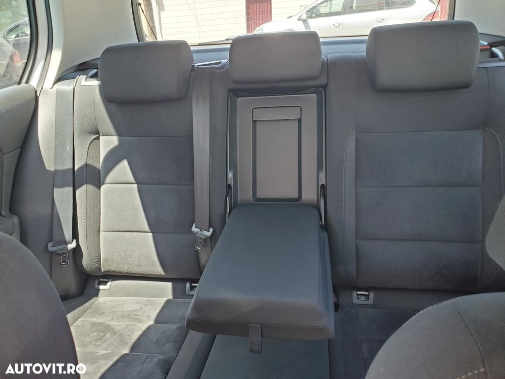 Volkswagen Golf 1.6 TDI DPF BlueMotion Technology Style - 18