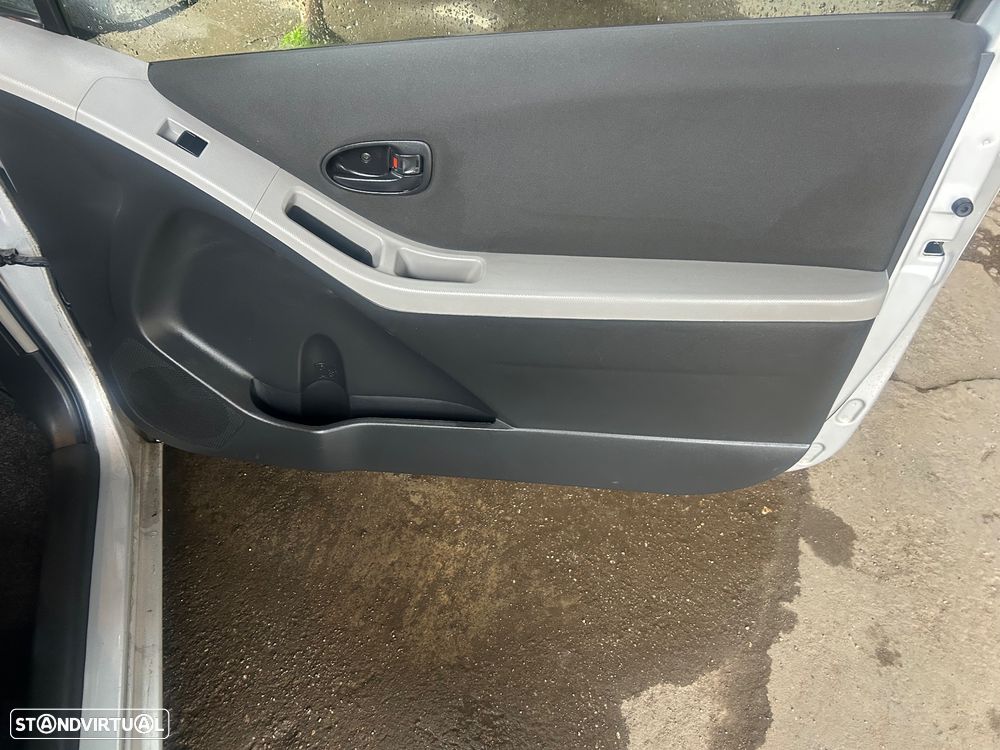 Toyota Yaris 1.0 VVT-i - 17