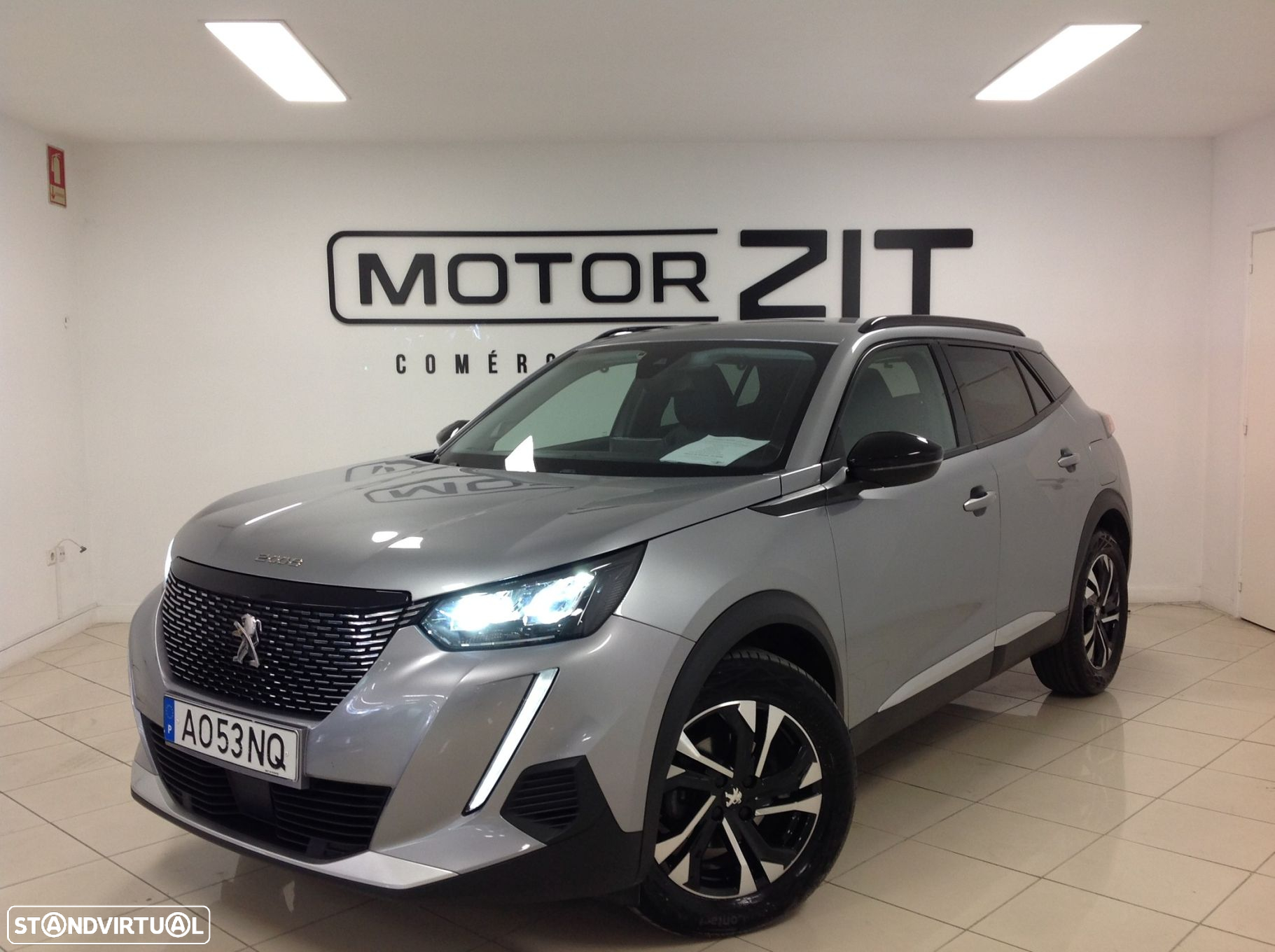 Peugeot 2008 1.2 PureTech Allure EAT8 - 4