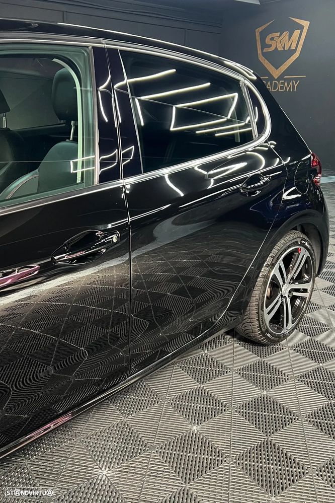 Peugeot 208 1.2 PureTech GT Line - 5