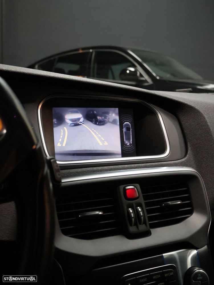 Volvo V40 D2 R Design - 22