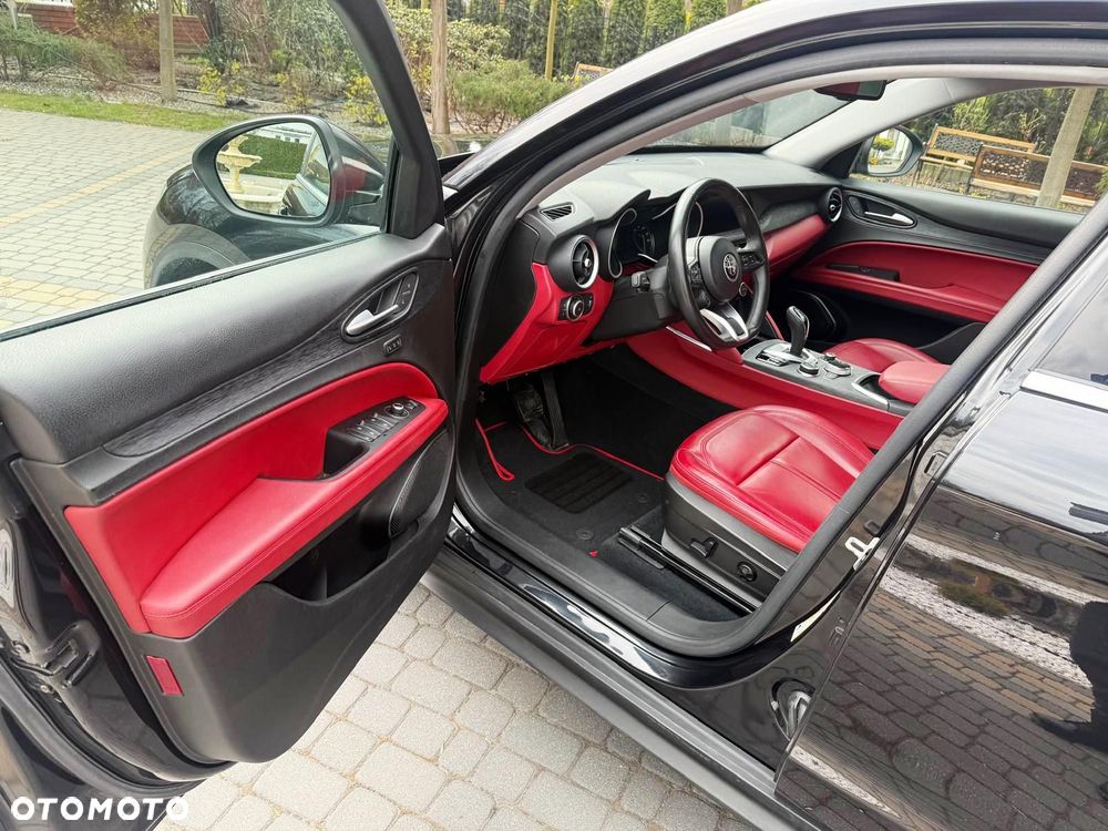 Alfa Romeo Stelvio - 13