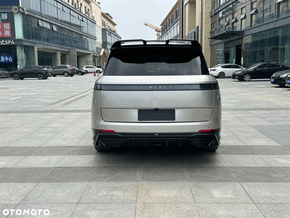 Lynk & Co 900 - 6