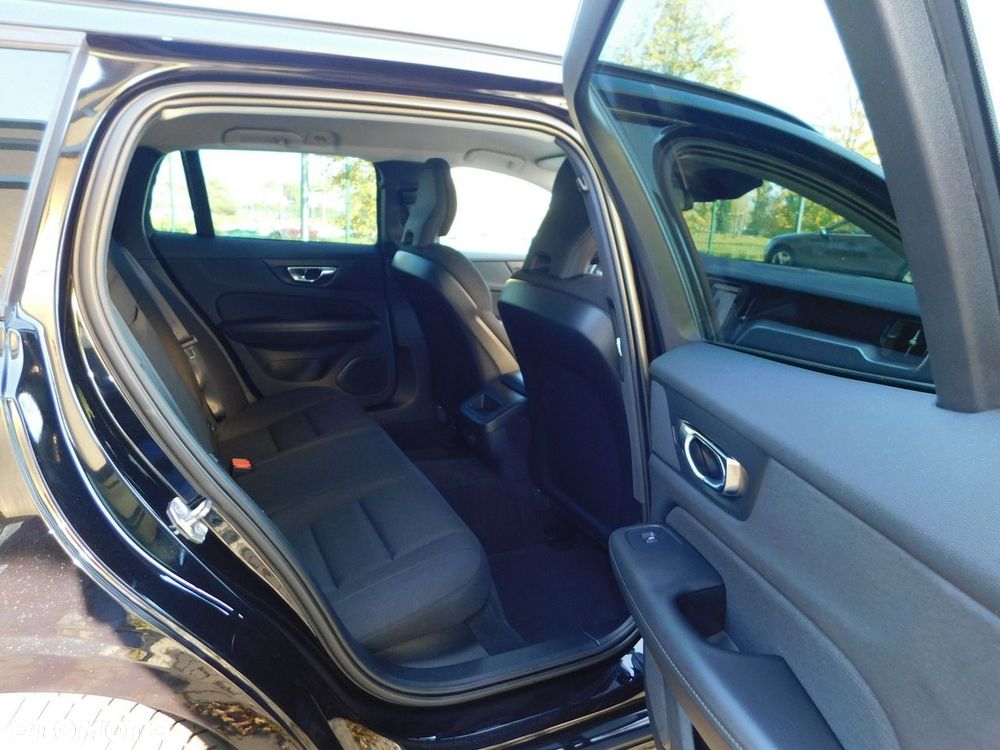 Volvo V60 B3 B DKG Essential - 16