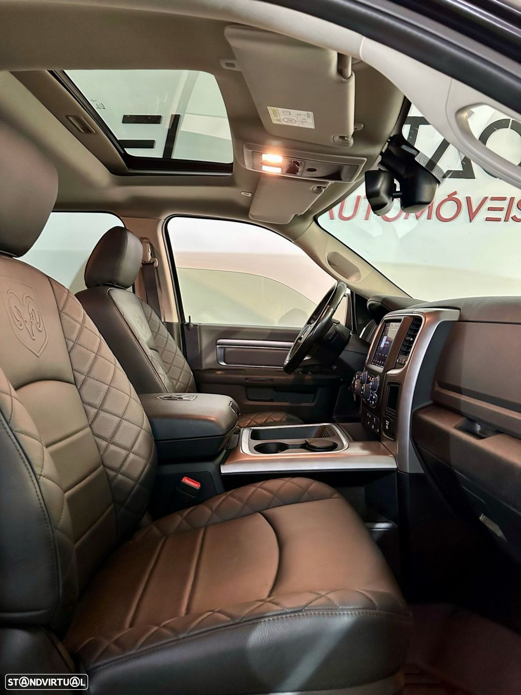 Dodge RAM 1500 5.7 V8 - 23