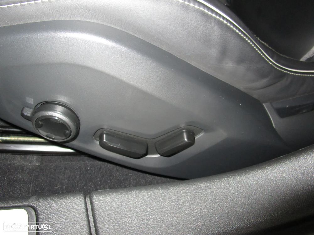 Volvo V60 2.0 D4 R-Design Geartronic - 27