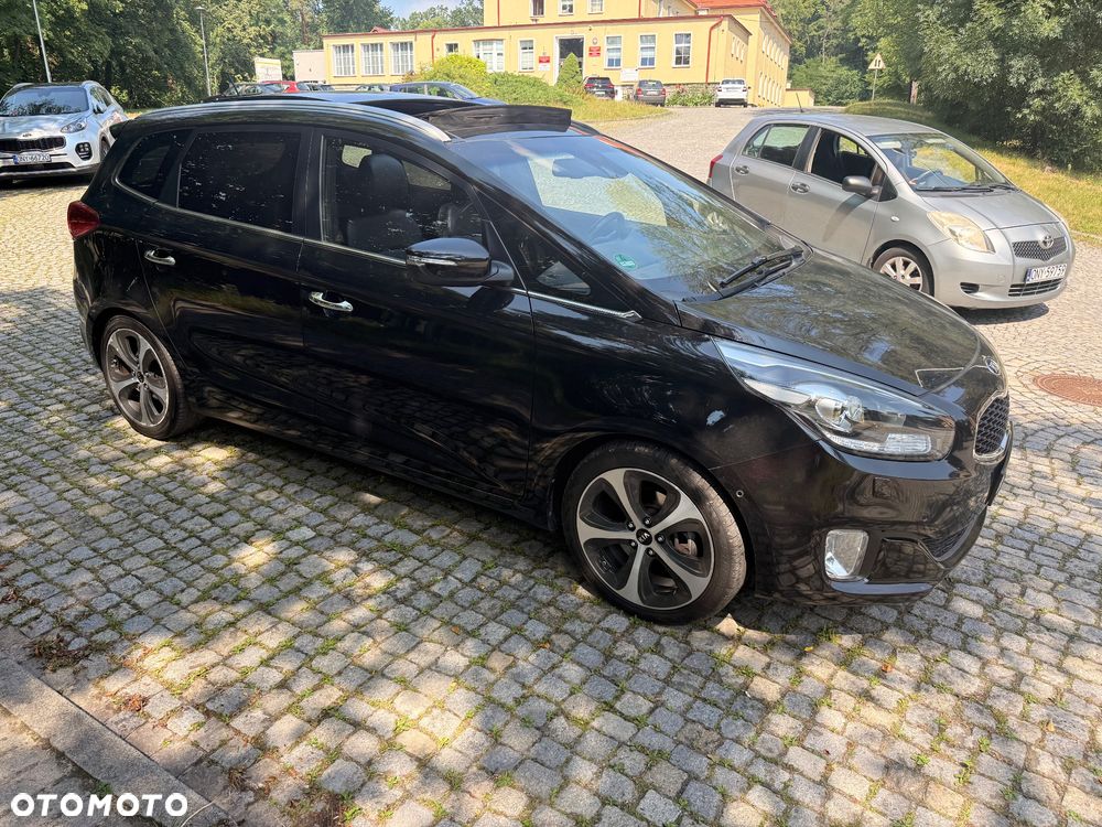 Kia Carens - 16