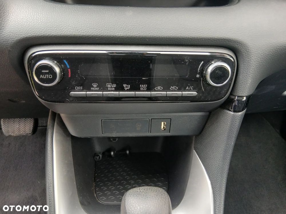 Toyota Yaris - 12