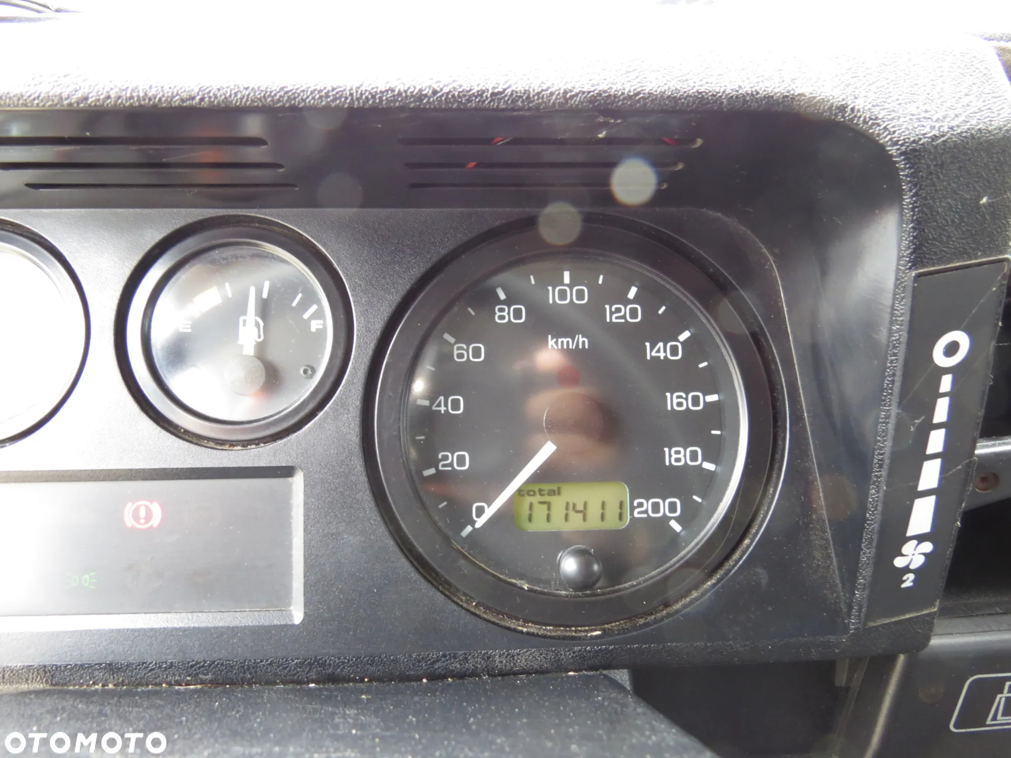 Land Rover Defender - 22