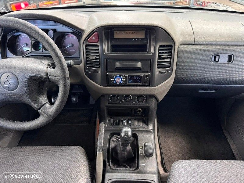 Mitsubishi Pajero 3.2 DI-D GLS - 23