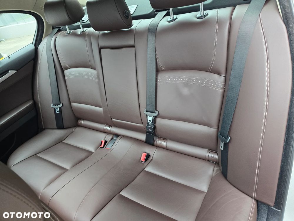 BMW Seria 5 535i xDrive Sport-Aut Luxury Line - 33