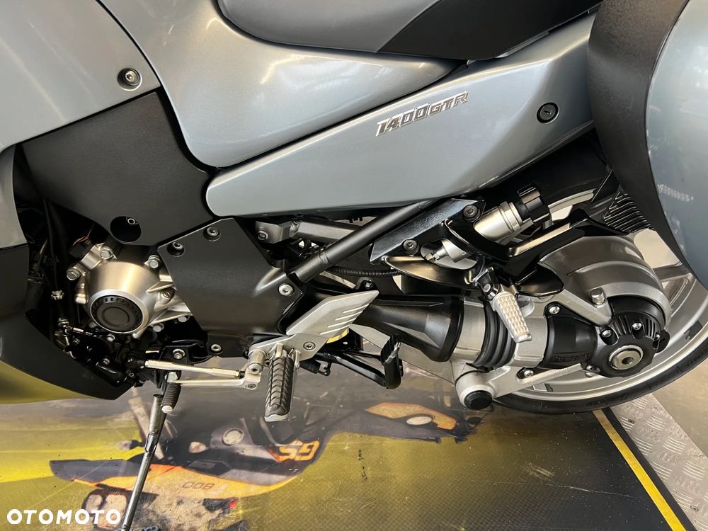Kawasaki GTR - 16