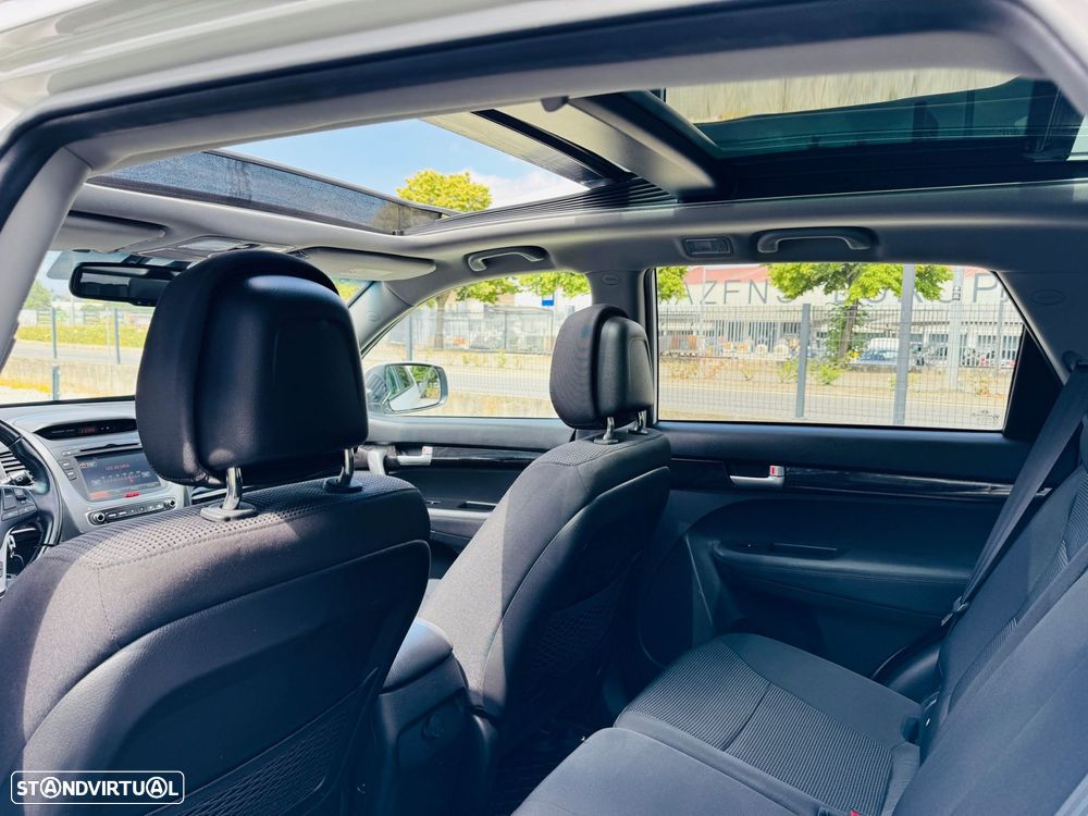 Kia Sorento 2.0 CRDi TX Tecto Panorâmico - 26