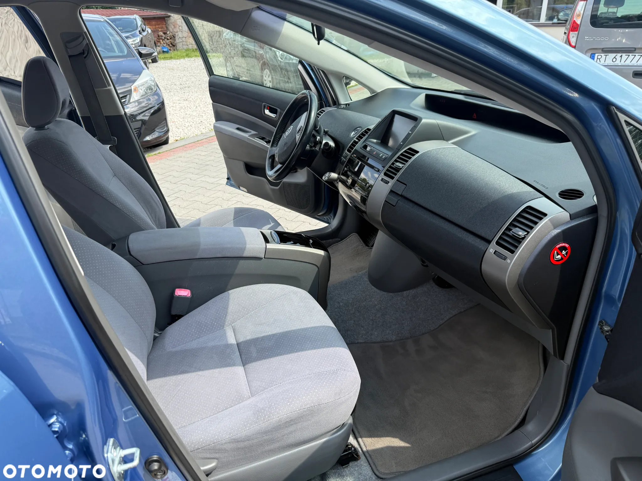 Toyota Prius (Hybrid) Executive - 24