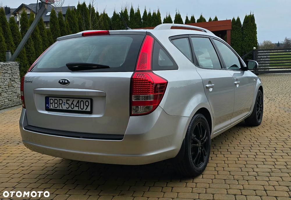 Kia Ceed - 8