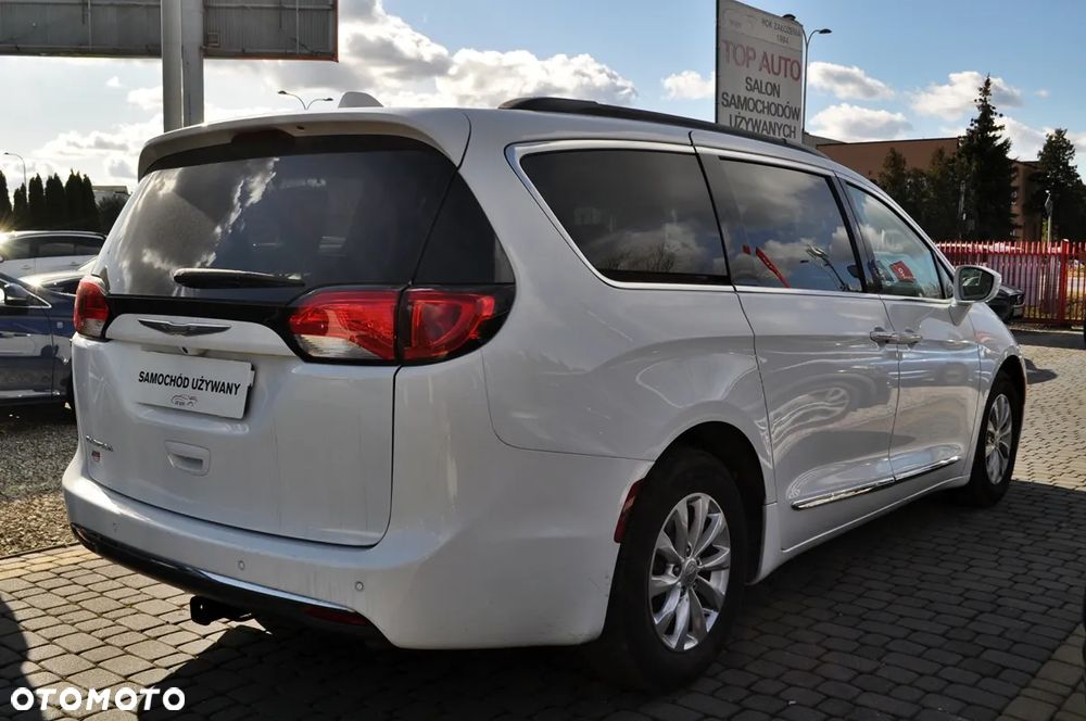 Chrysler Pacifica - 7