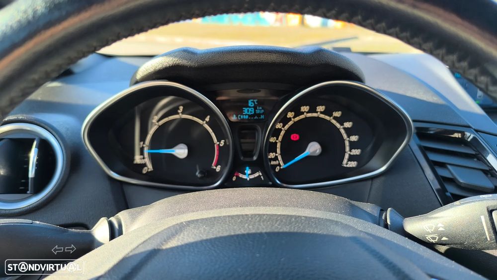 Ford Fiesta 1.5 TDCi S&S ST-LINE - 26