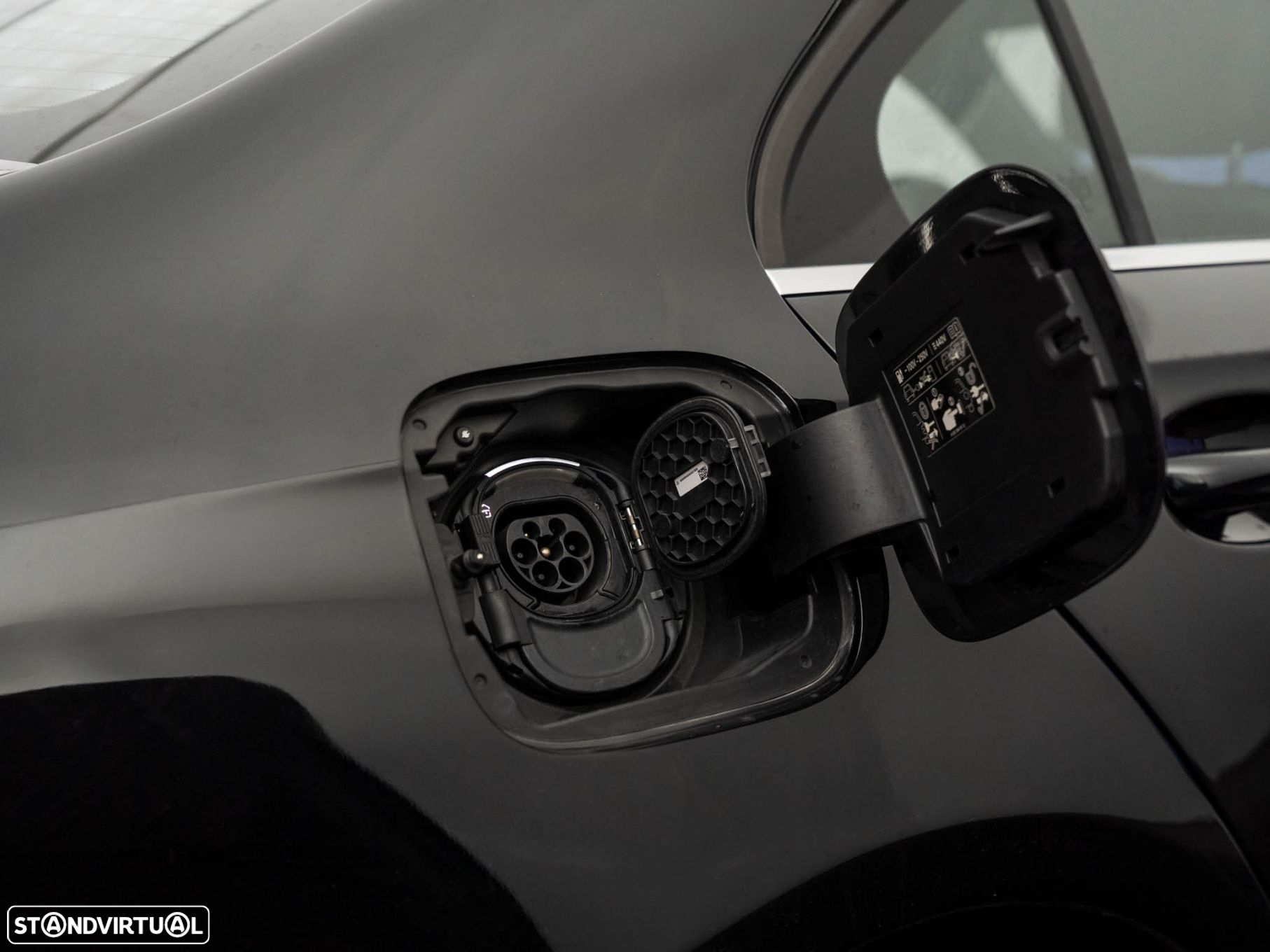 Mercedes-Benz A 250 Limousine e Style Plus - 12