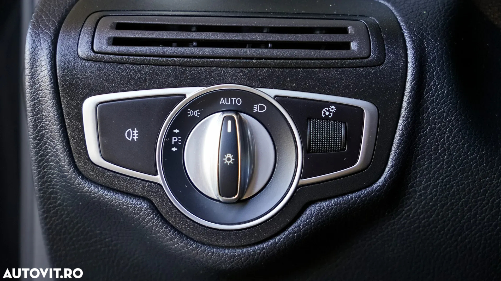 Mercedes-Benz GLC 300 d 4Matic 9G-TRONIC AMG Line - 25