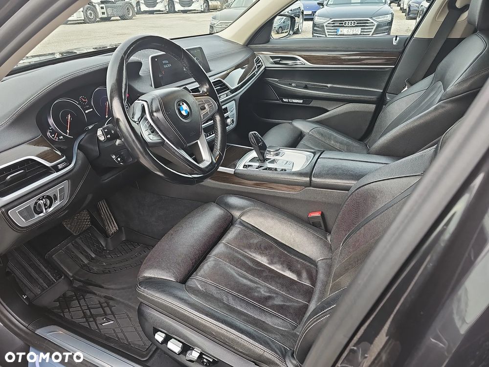 BMW Seria 7 740Le xDrive iPerformance - 26