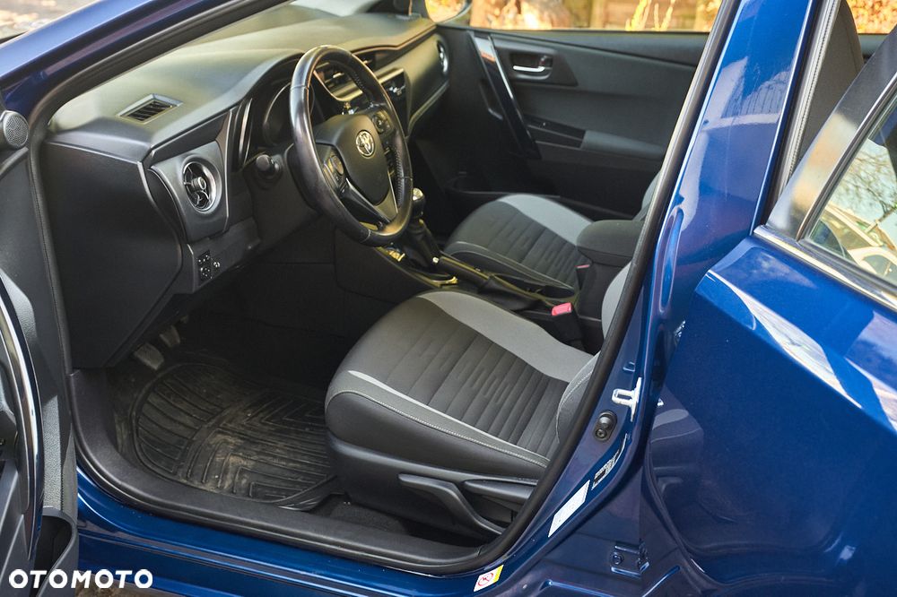 Toyota Auris 1.6 D-4D Design Edition - 9