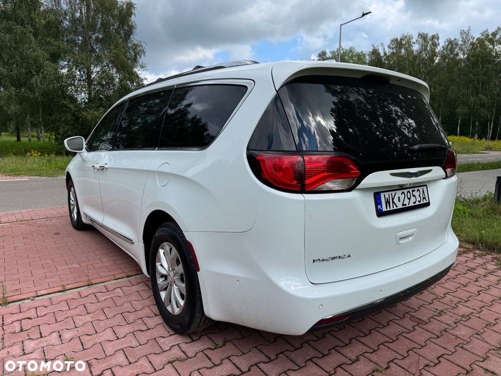 Chrysler Pacifica - 10