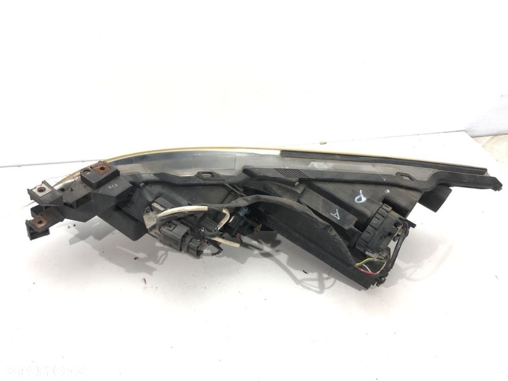 REFLEKTOR PRAWY PRZÓD XENON  MAZDA 6 Kombi (GH) 2007 - 2013 2.0 MZR-CD (GH14) 103 kW [140 KM] olej - 2