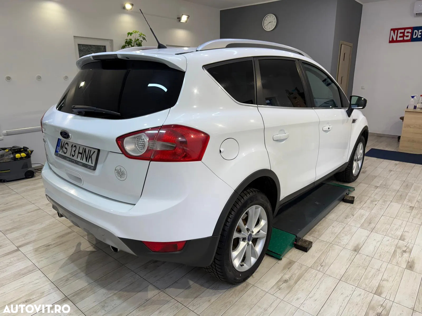 Ford Kuga 2.0 TDCi 4WD Powershift Titanium - 5