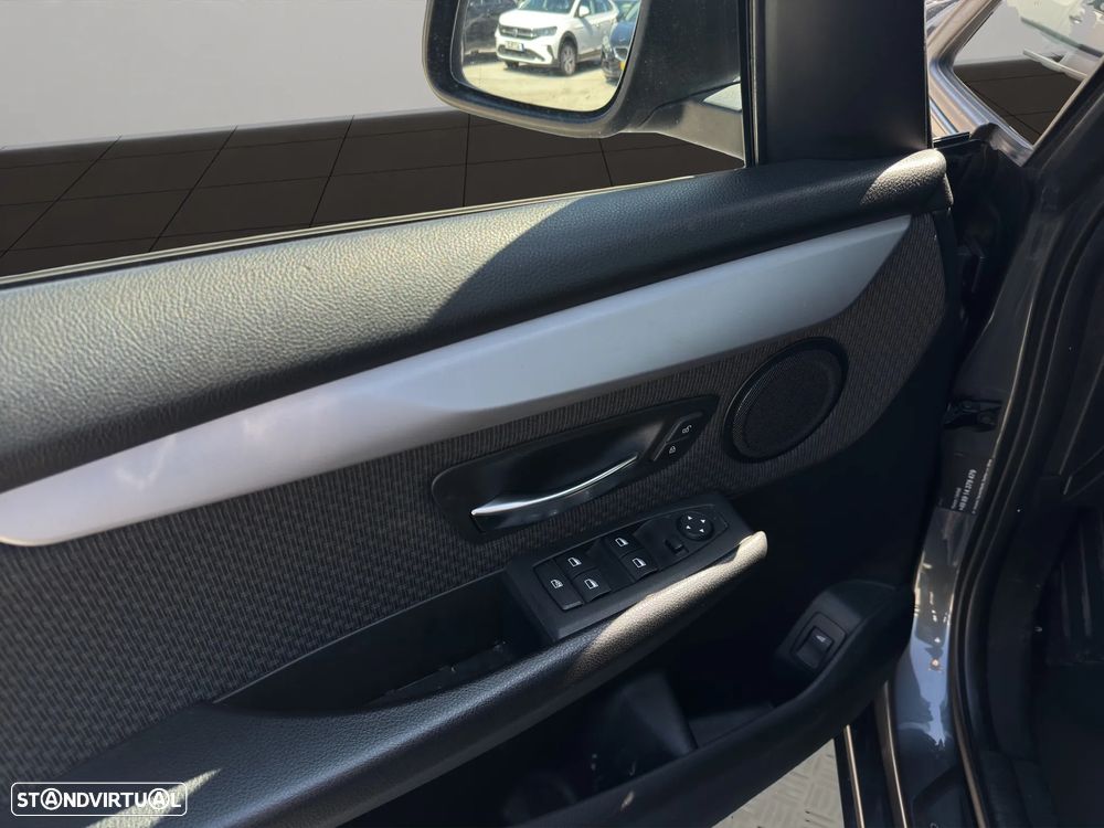 BMW 216 Gran Tourer - 12