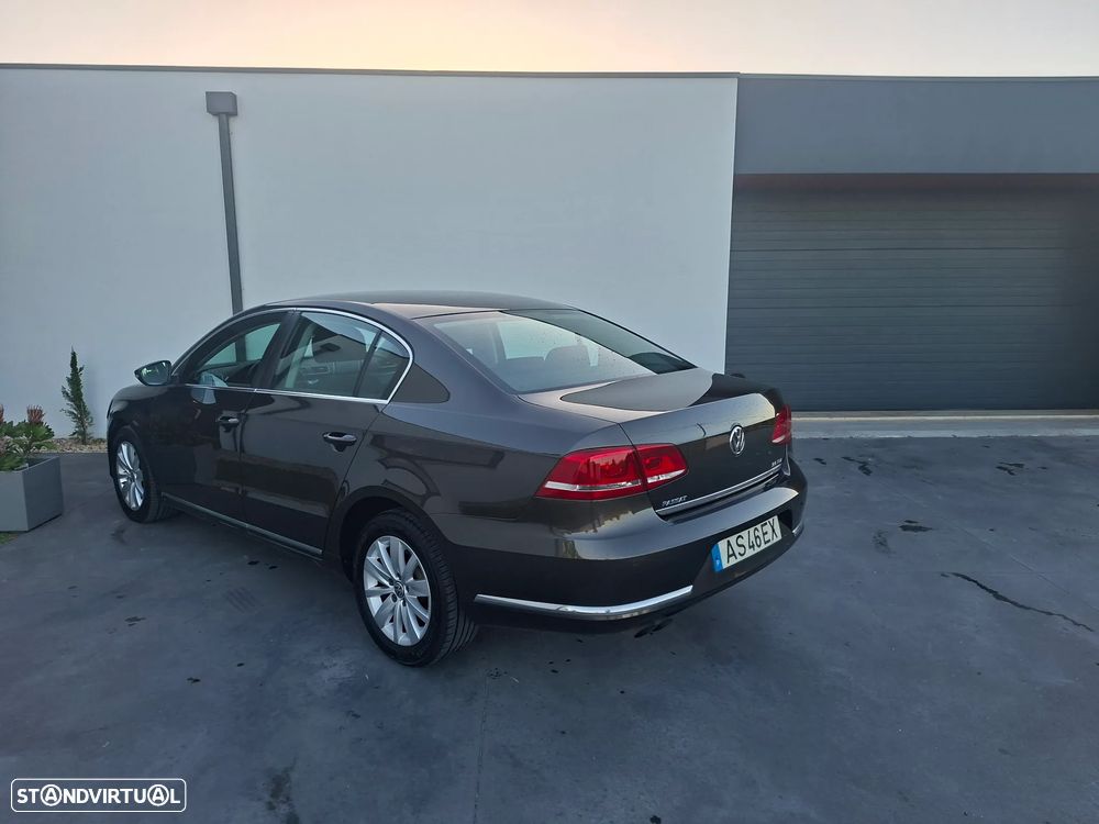 VW Passat 2.0 TDI BlueMotion Exclusive - 12