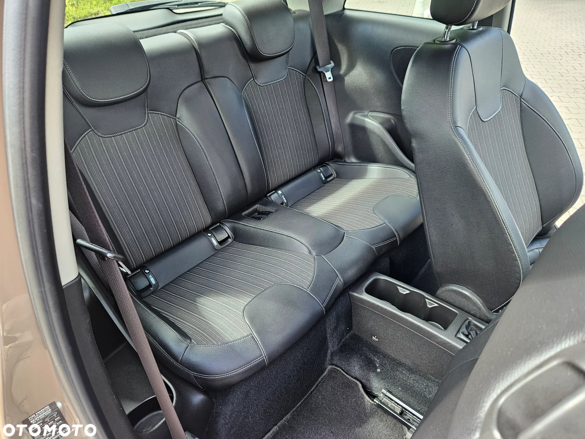 Opel Adam 1.2 Black Jack - 12
