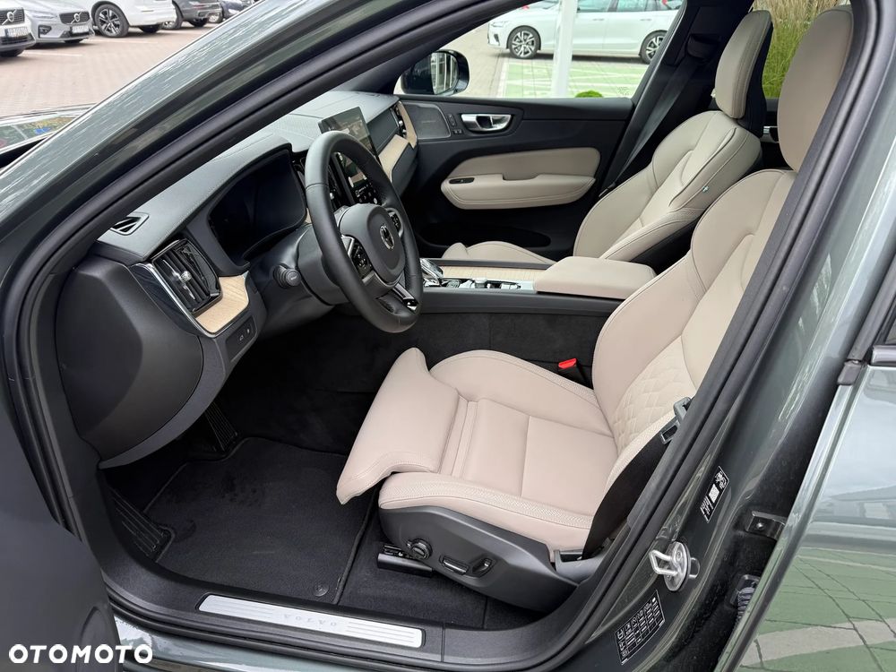 Volvo XC 60 T6 Plug-In Hybrid AWD Ultra Dark - 12