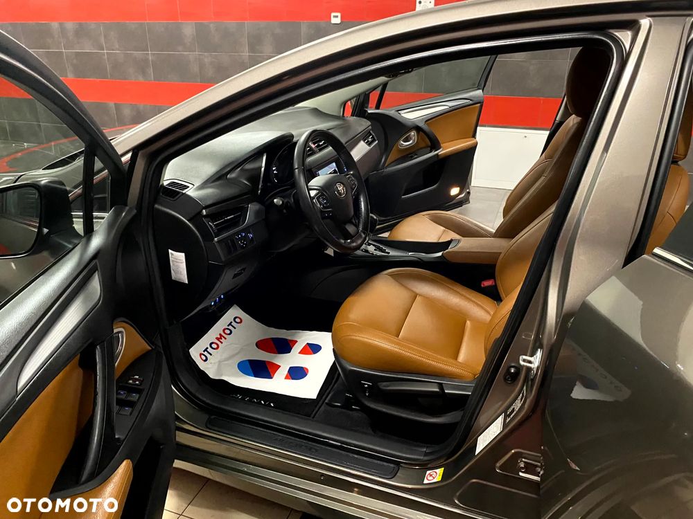 Toyota Avensis 1.8 Premium MS - 15