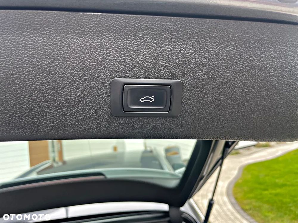 Audi A4 Avant 2.0 TDI DPF clean diesel multitronic S line Sportpaket - 30