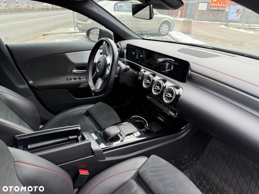 Mercedes-Benz CLA 220 AMG Line 7G-DCT - 2