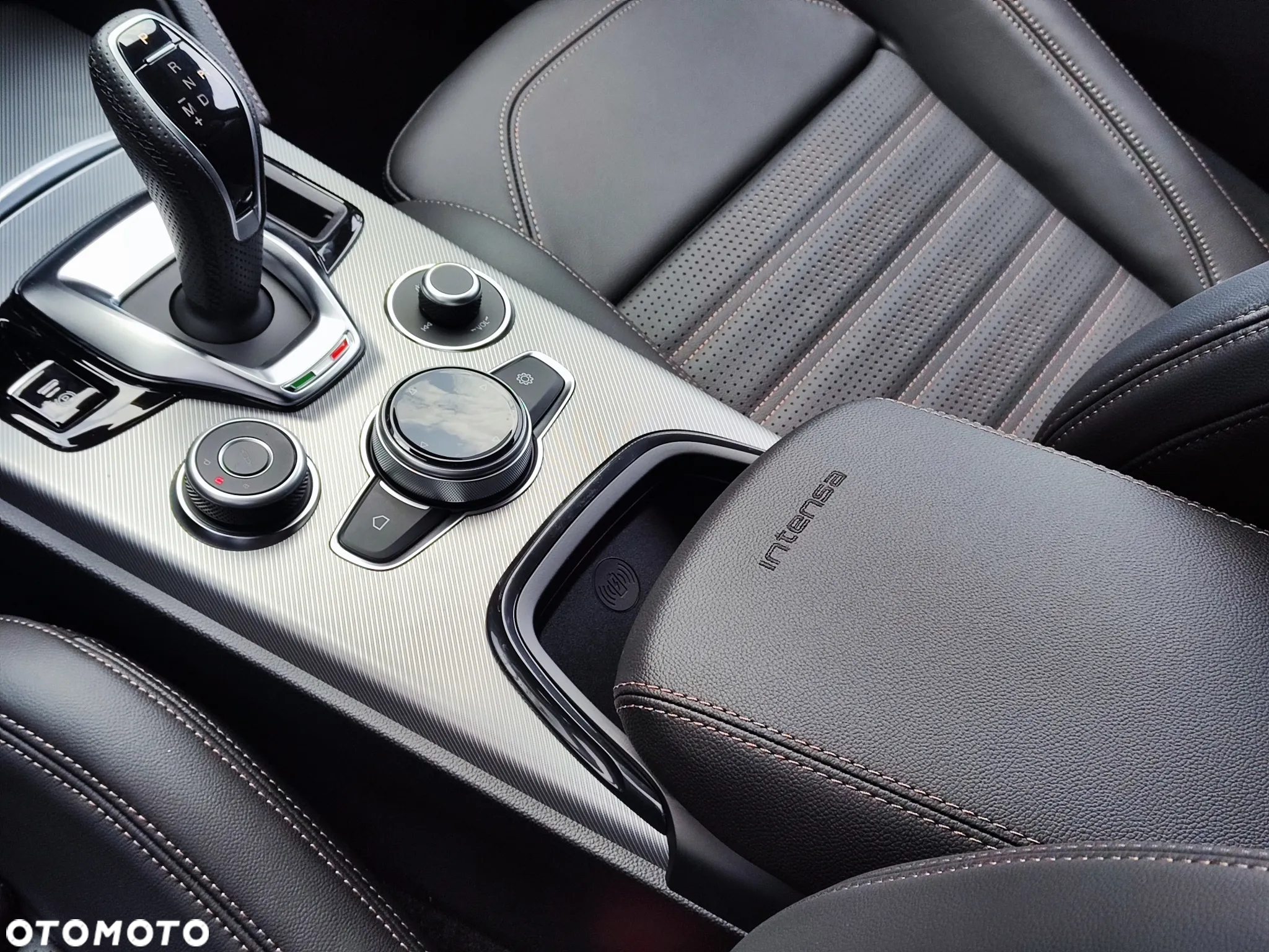 Alfa Romeo Stelvio 2.0 Turbo Intensa Q4 - 22