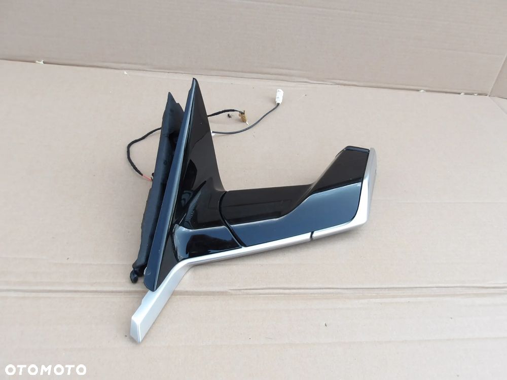 LUSTERKO AUDI E TRON 4KE857409C 4KE857410C - 12