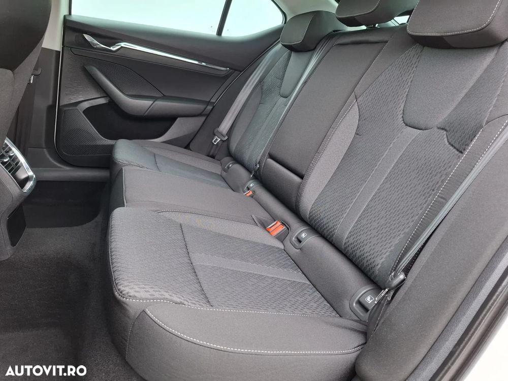 Skoda Octavia 2.0 TDI DSG 4X4 Style - 38