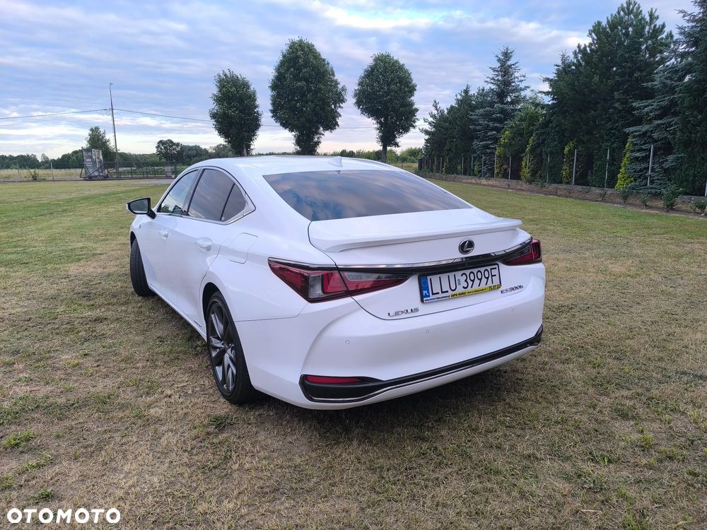 Lexus ES 300h F Sport Edition - 3