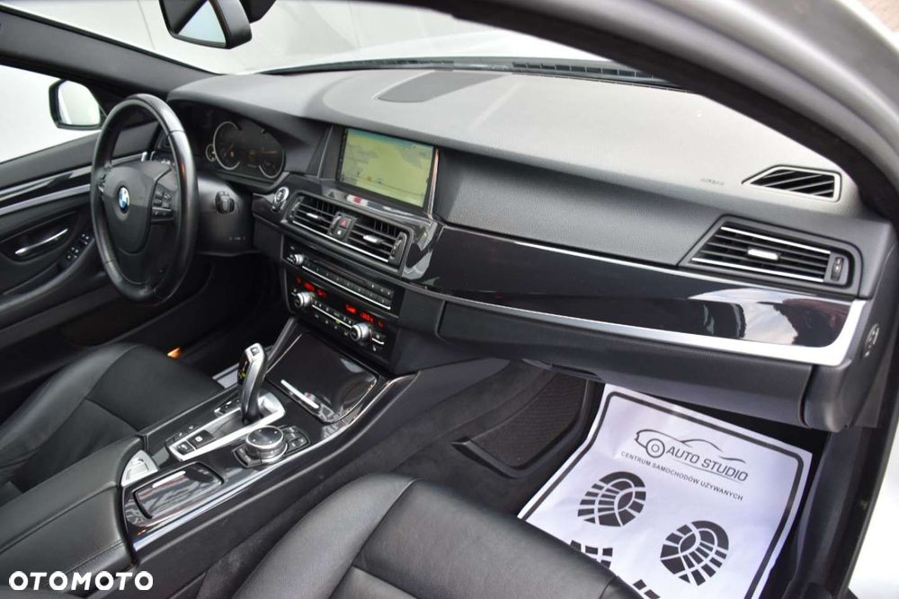 BMW Seria 5 520d xDrive - 11