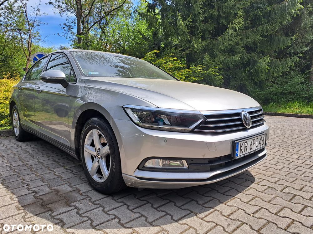 Volkswagen Passat - 1